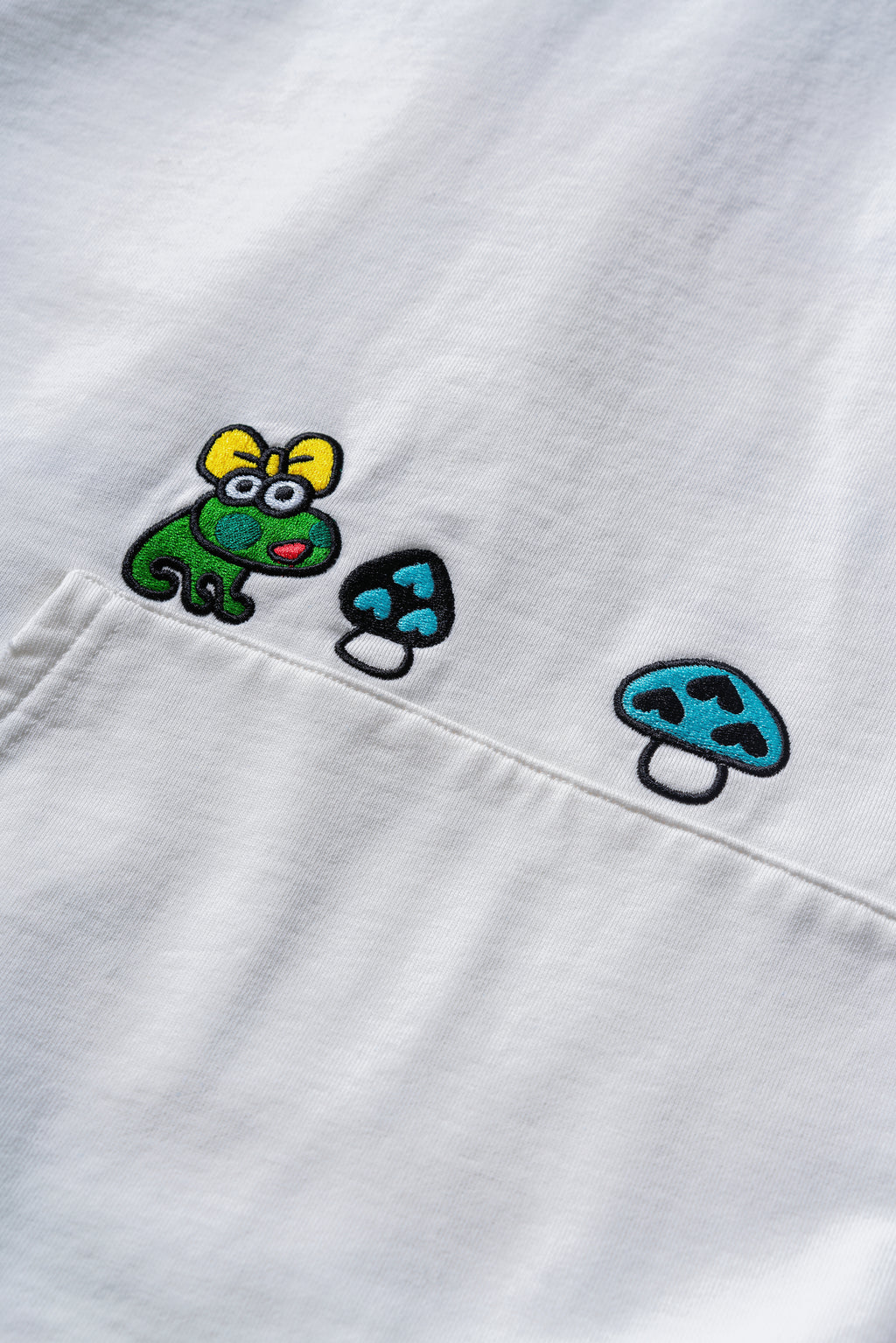 ‘MUSHROOM PICKING’ HOODIE IN WHITE