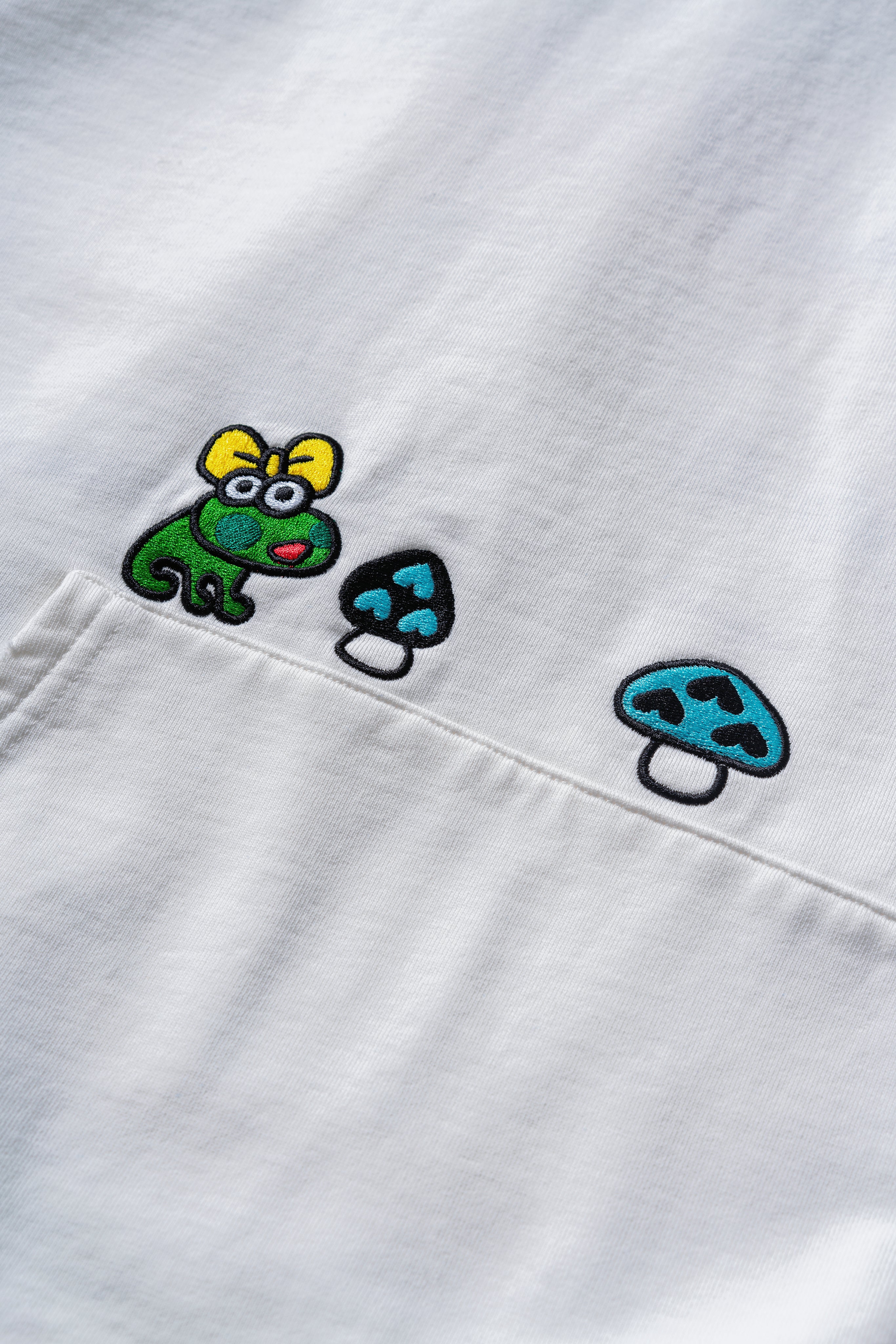 ‘MUSHROOM PICKING’ HOODIE IN WHITE