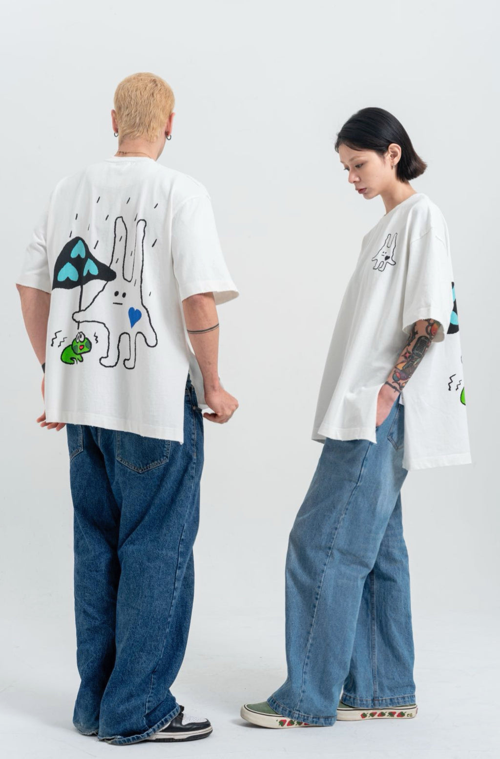 ‘SHELTER THE FROG’ TEE IN WHITE
