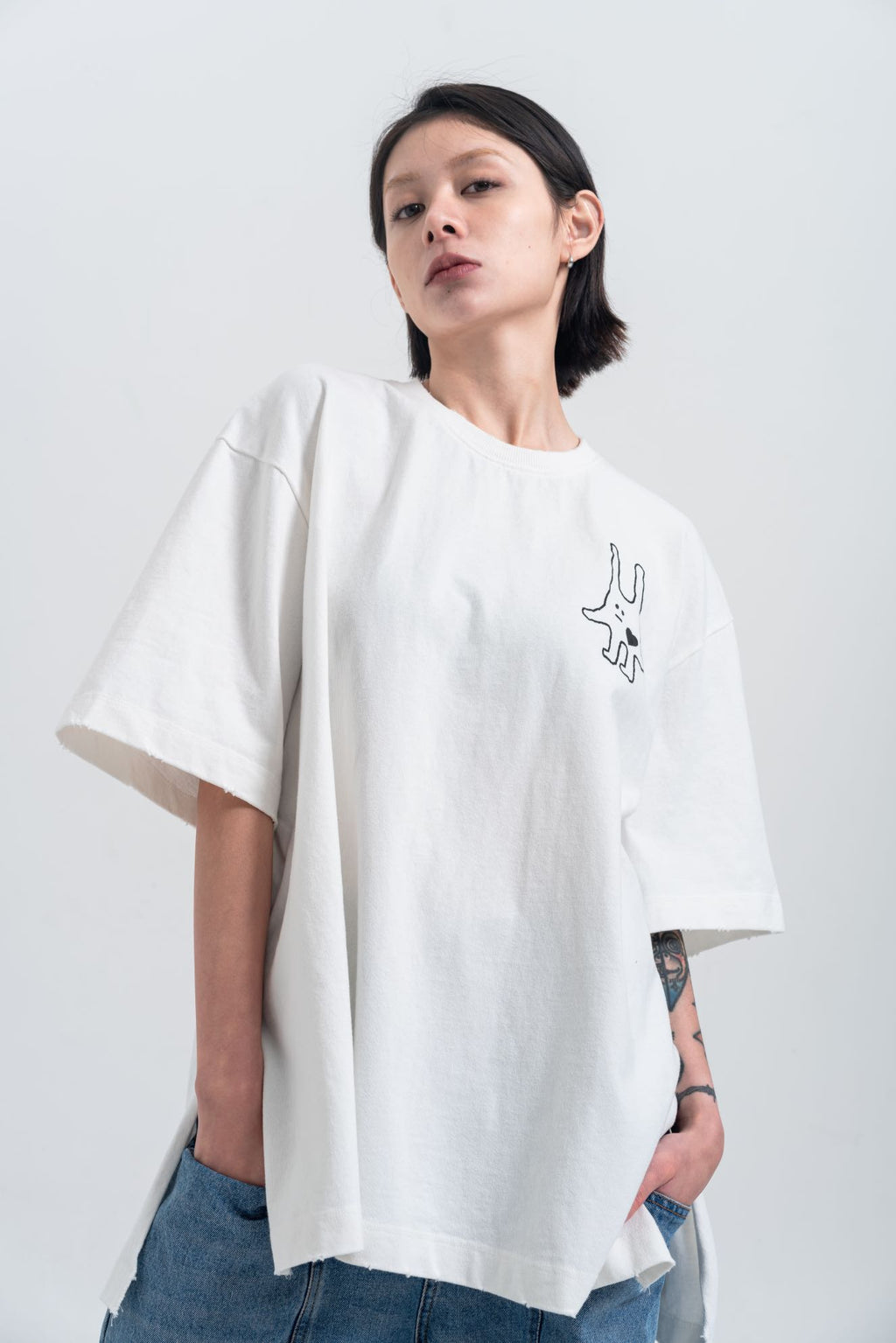 ‘SHELTER THE FROG’ TEE IN WHITE