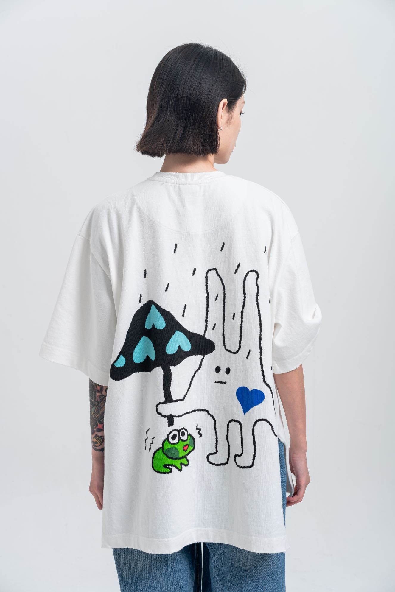 ‘SHELTER THE FROG’ TEE IN WHITE