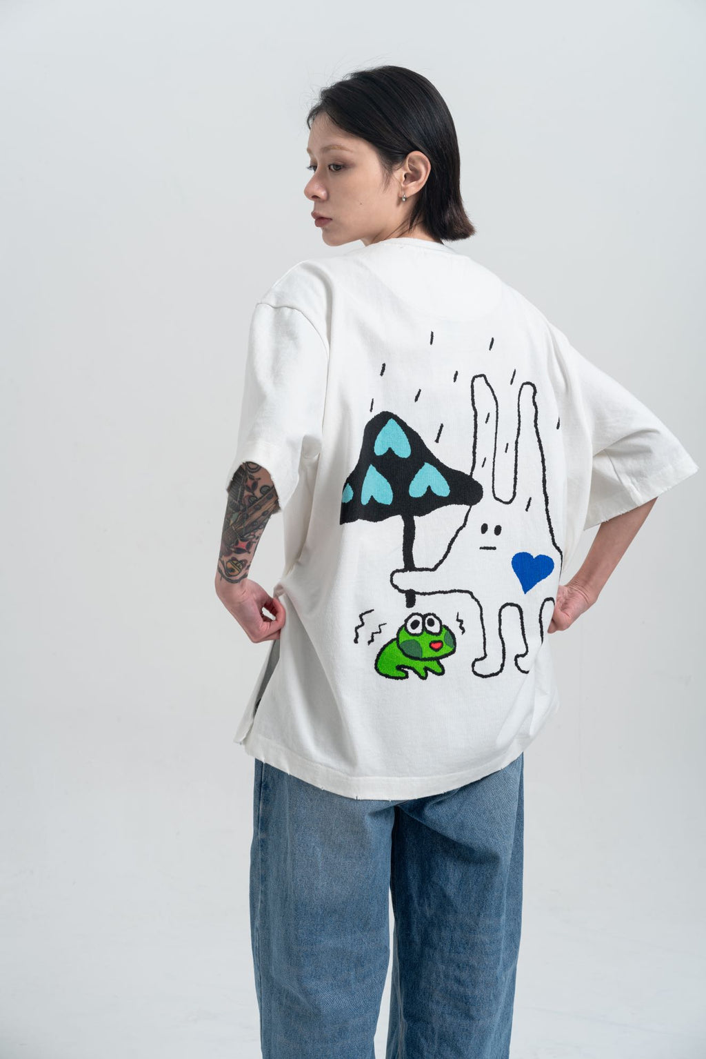 ‘SHELTER THE FROG’ TEE IN WHITE