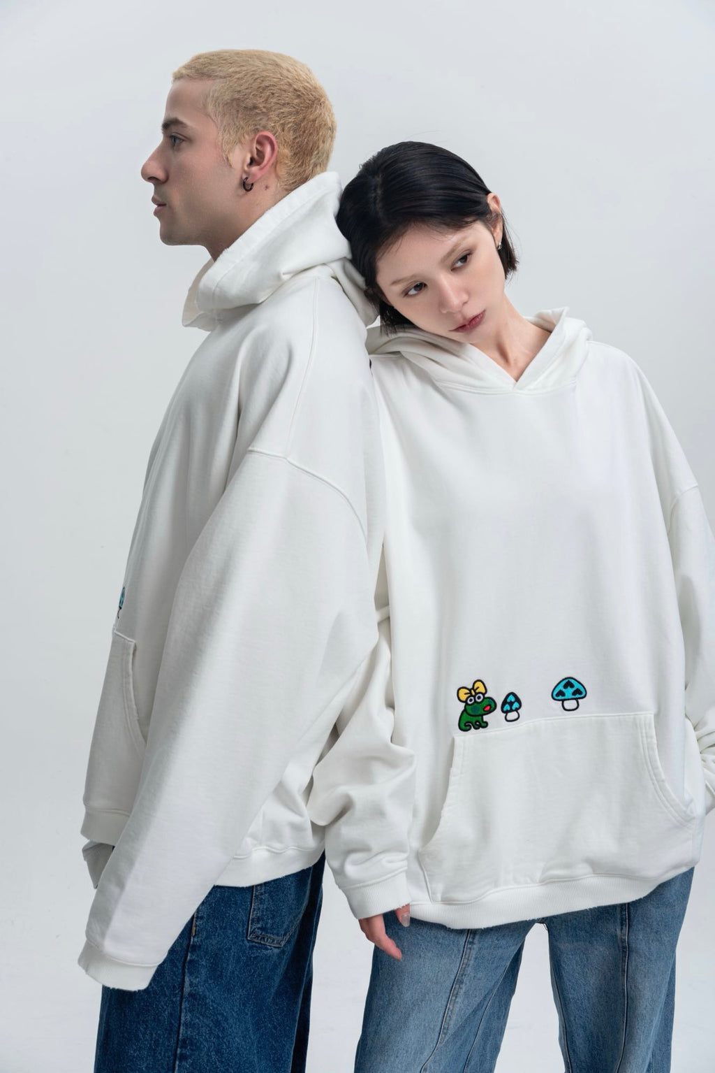 ‘MUSHROOM PICKING’ HOODIE IN WHITE
