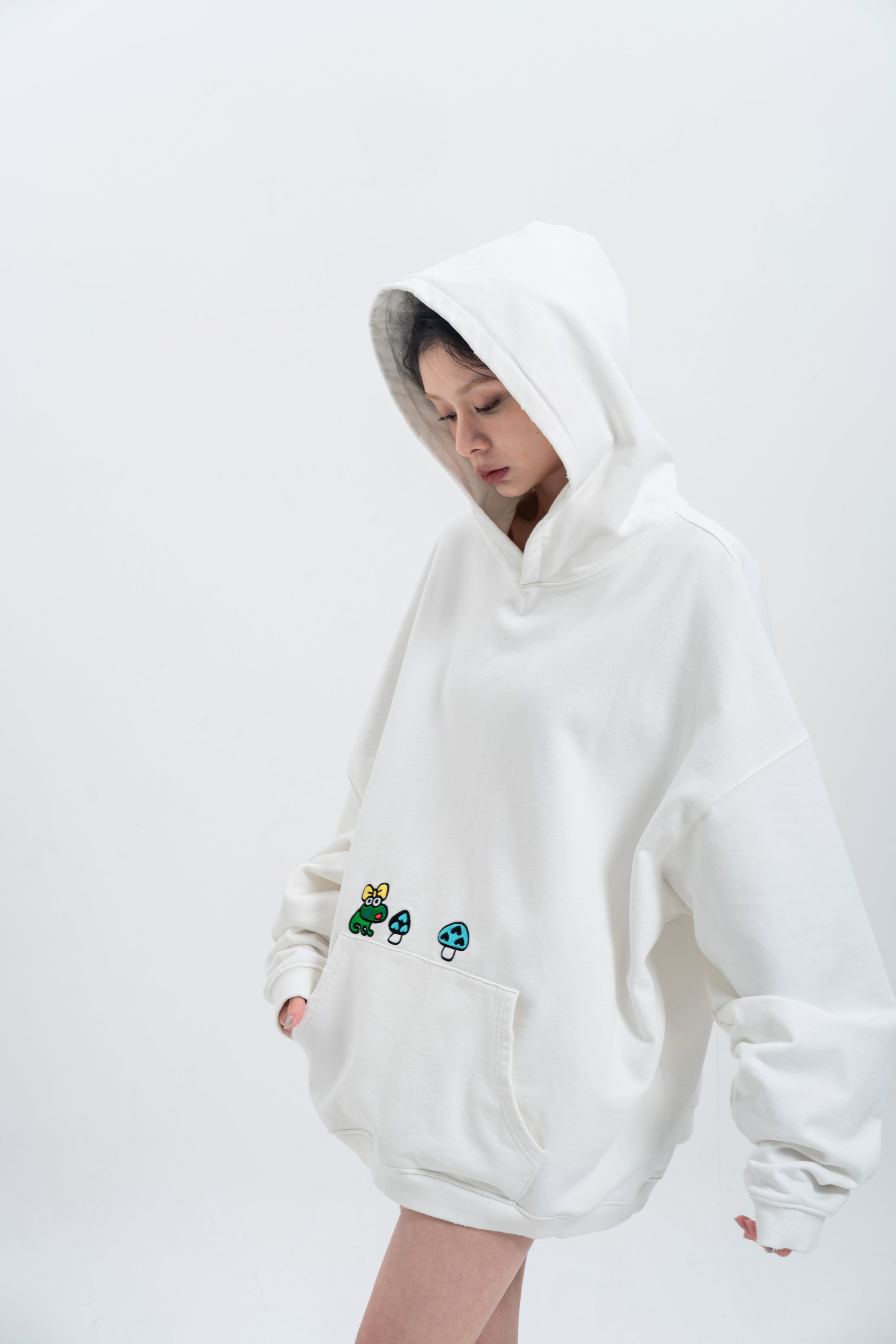 ‘MUSHROOM PICKING’ HOODIE IN WHITE